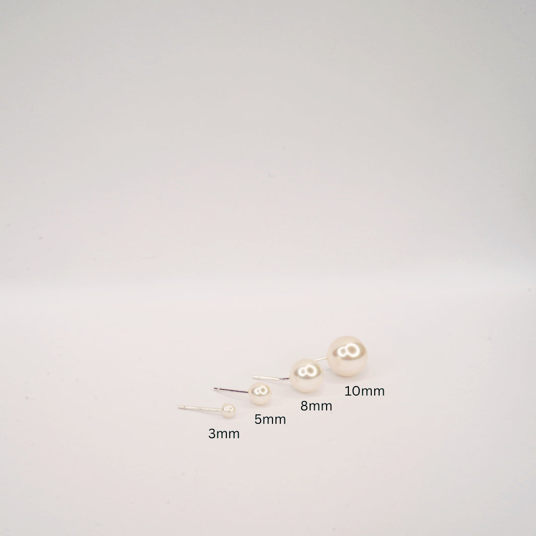 Essential pearl studs