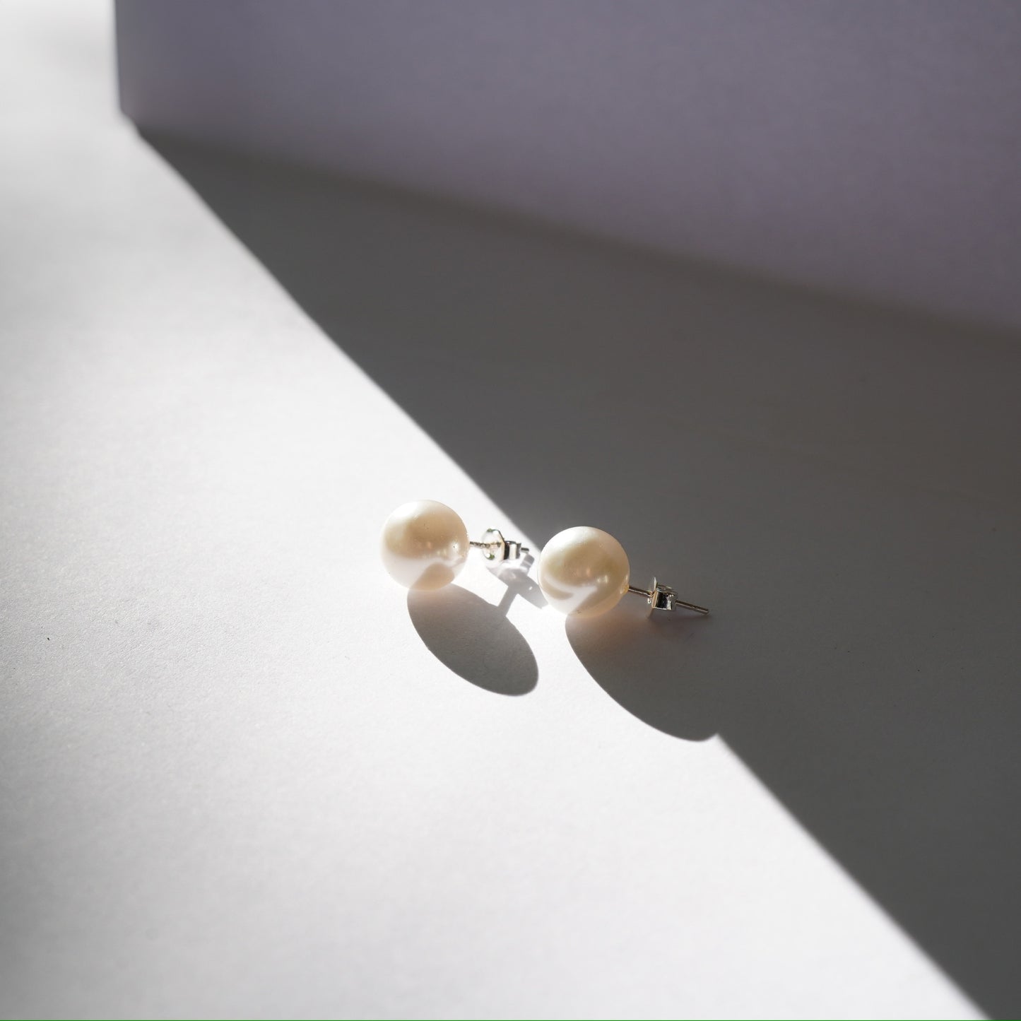 Essential pearl studs