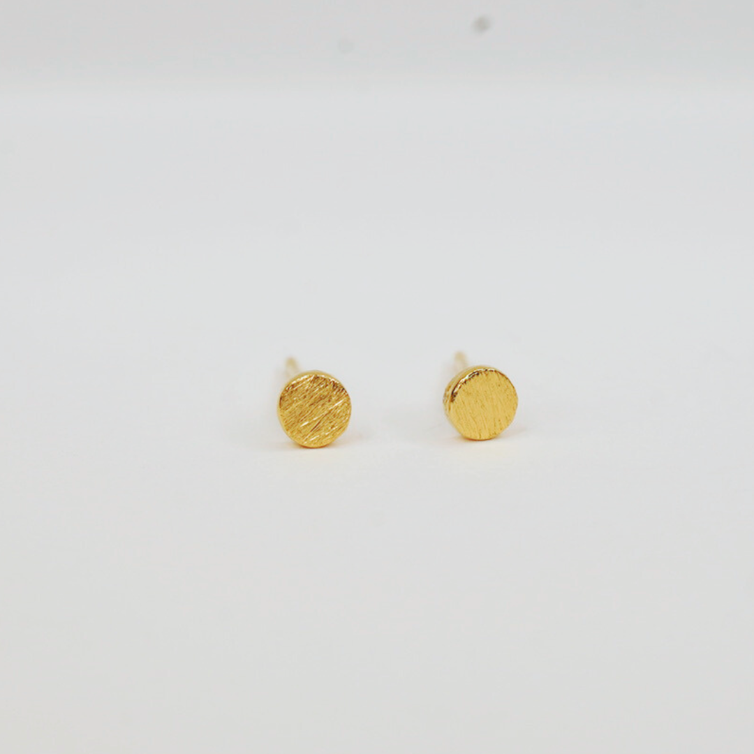 Scratch circle studs