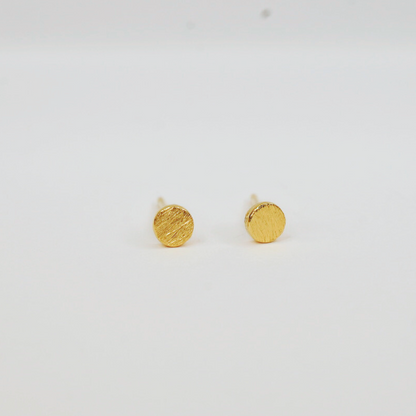 Scratch circle studs