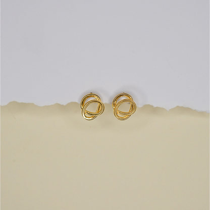 Double swirl studs