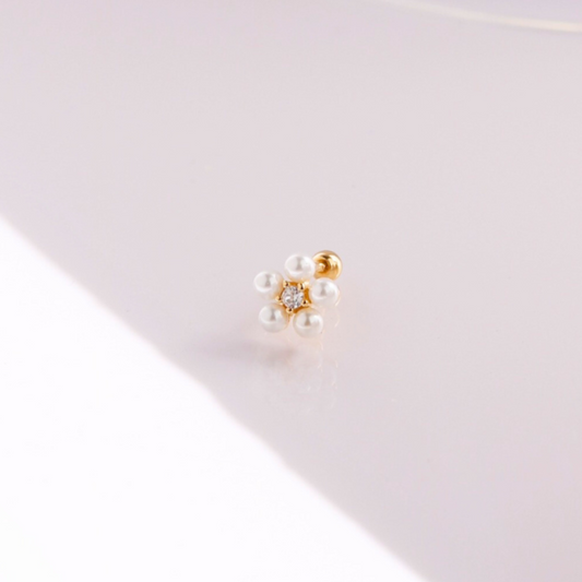 Pearl blossom piercing