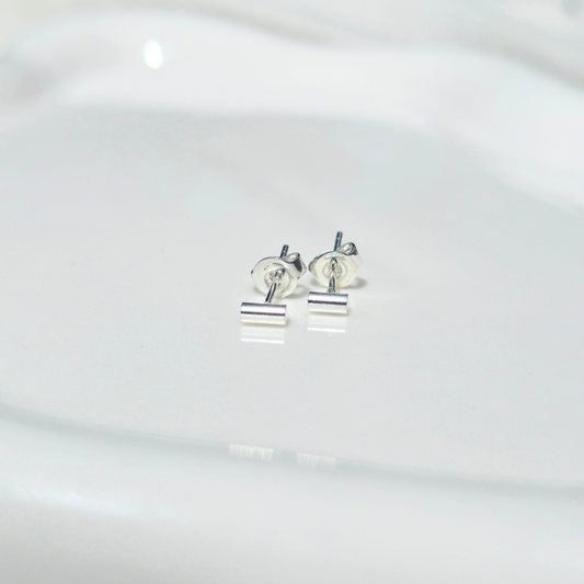 Soft horizon studs