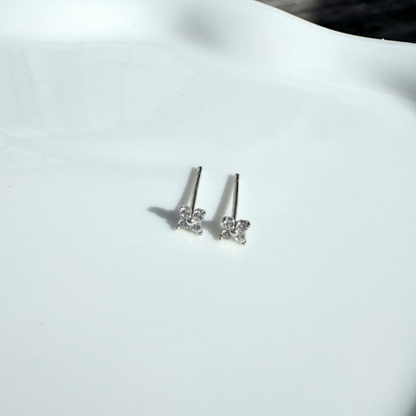 Shimmering clover studs
