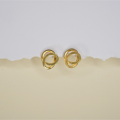 Double swirl studs