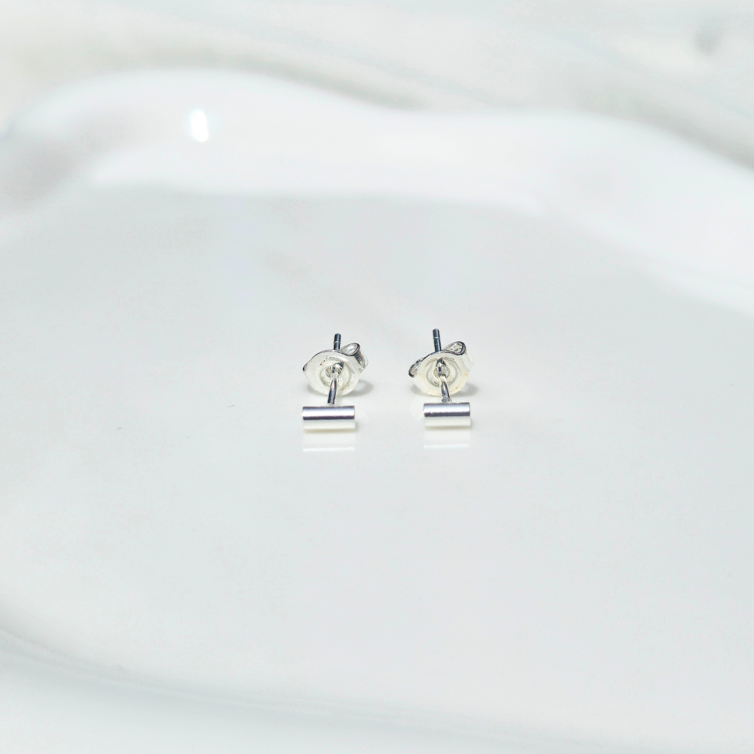 Soft horizon studs