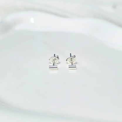 Soft horizon studs