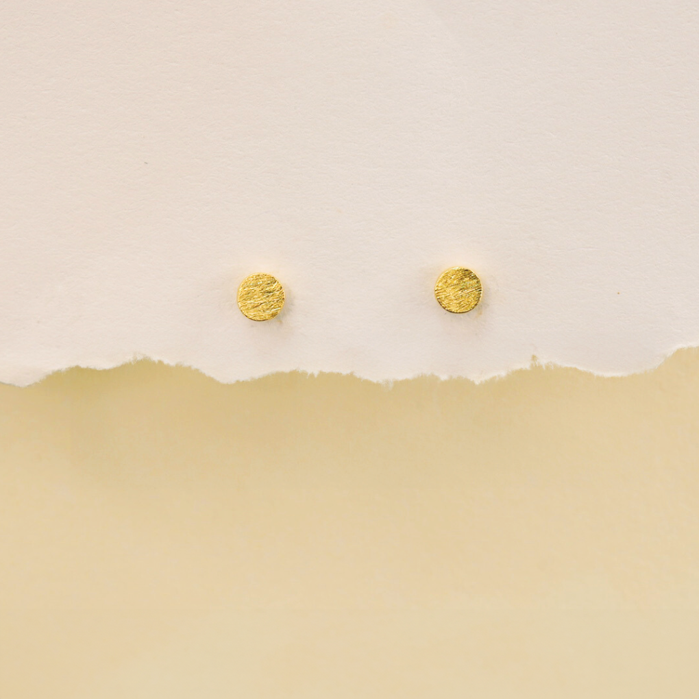 Scratch circle studs