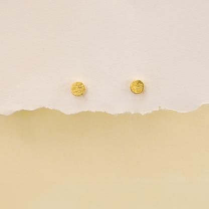 Scratch circle studs