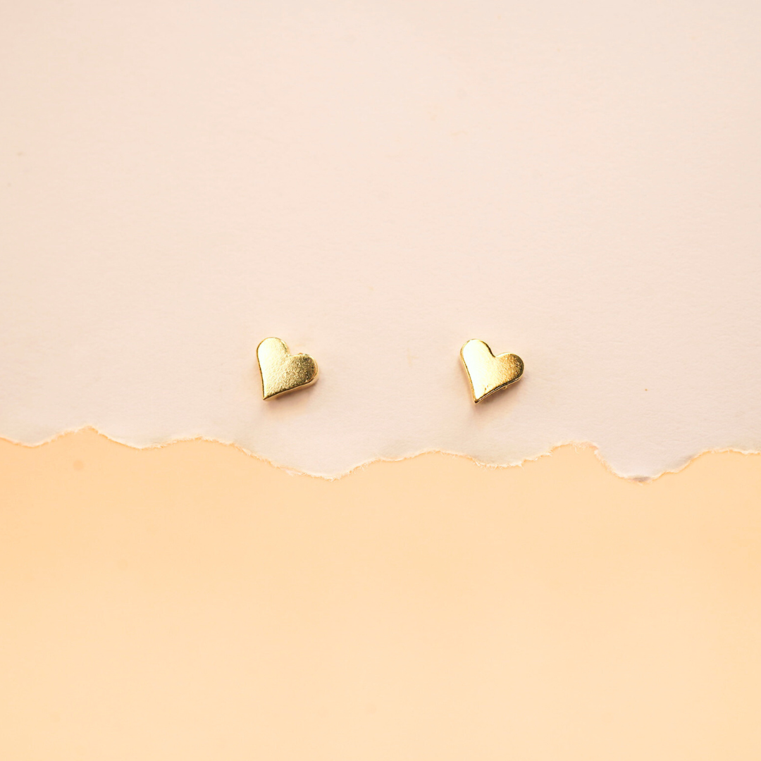 Classic heart studs