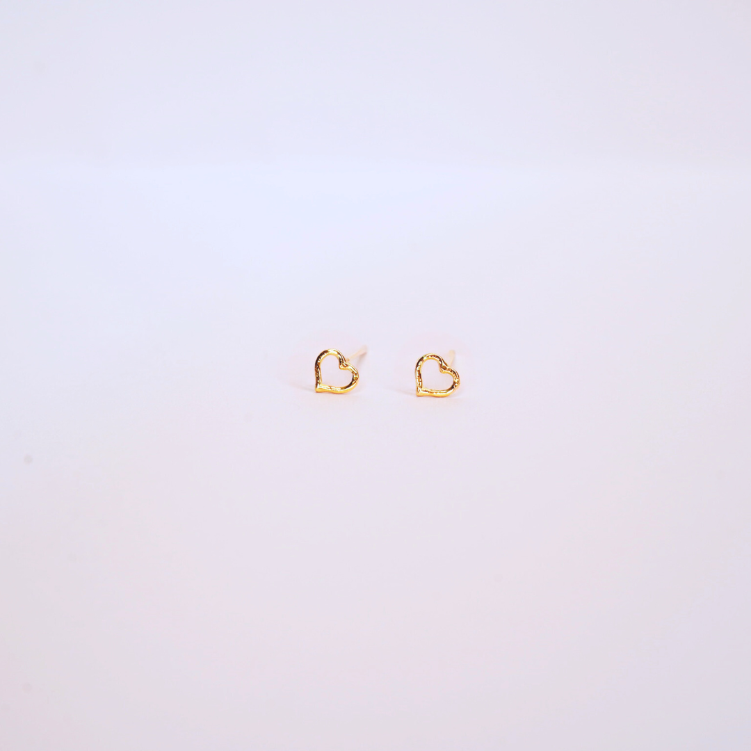 Petite heartline studs