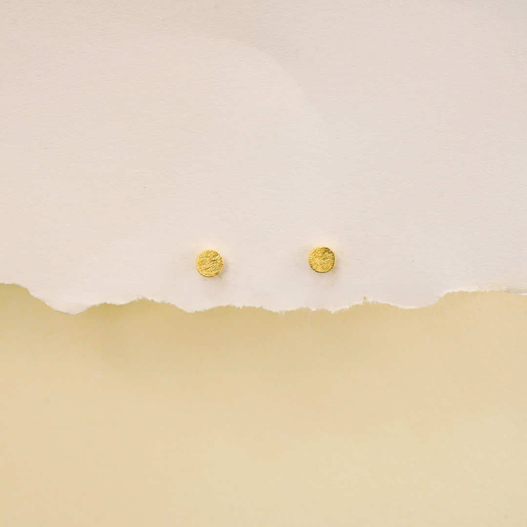 Scratch circle studs