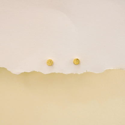 Scratch circle studs