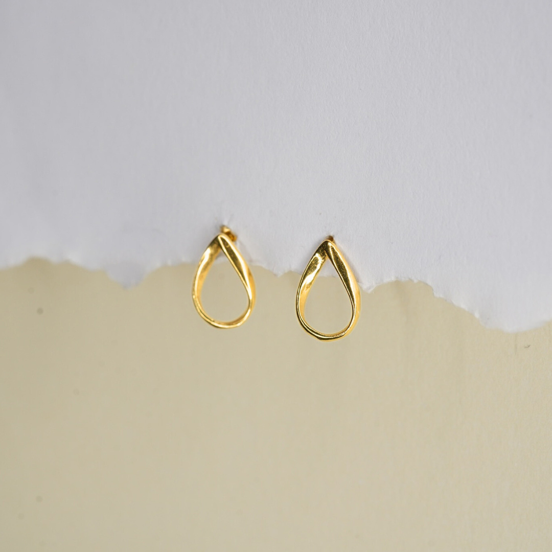 Dewdrop twist studs