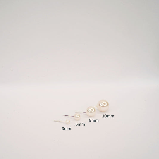 Essential pearl studs