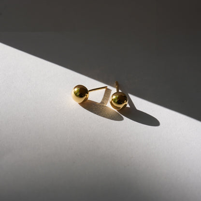 Essential gold studs