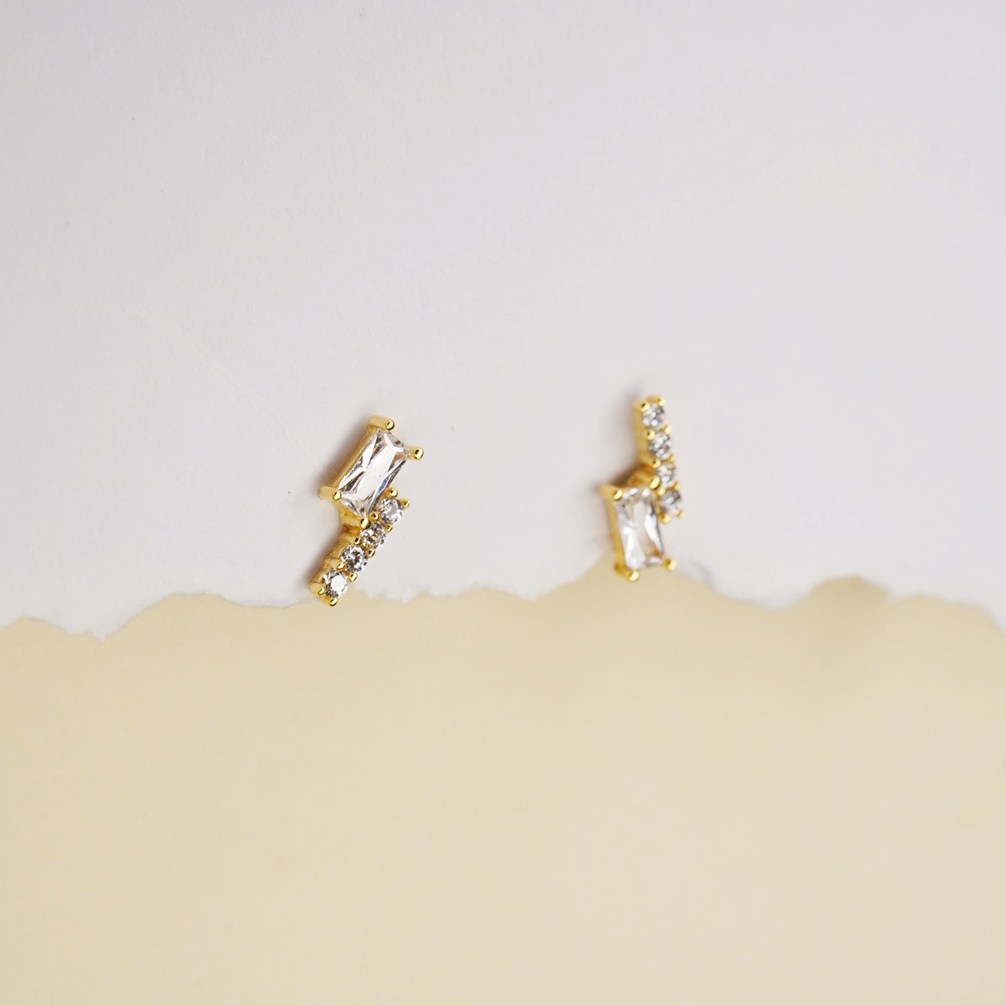 Gleaming bar duo studs