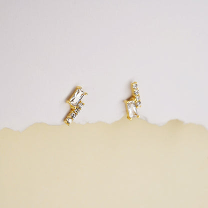 Gleaming bar duo studs