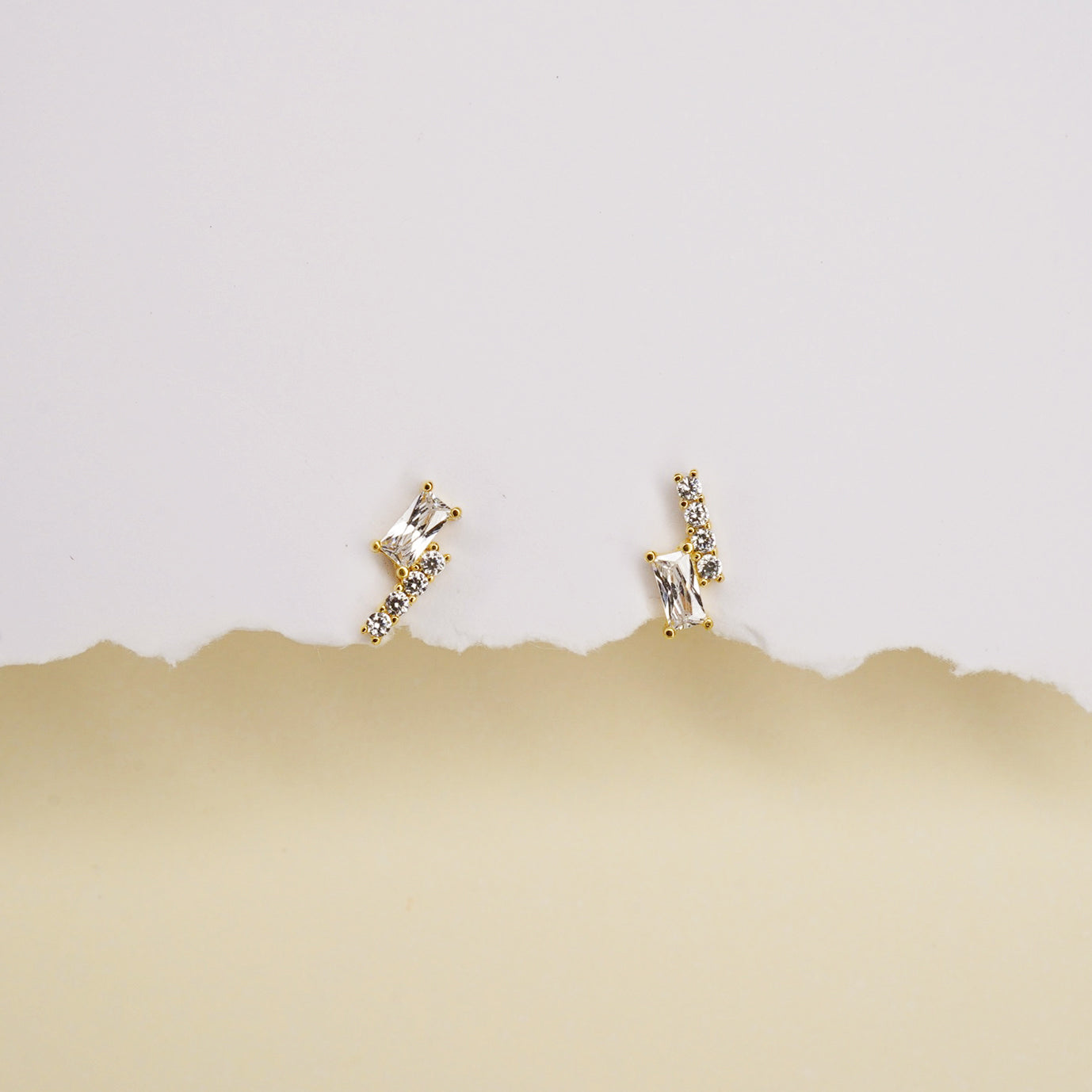 Gleaming bar duo studs