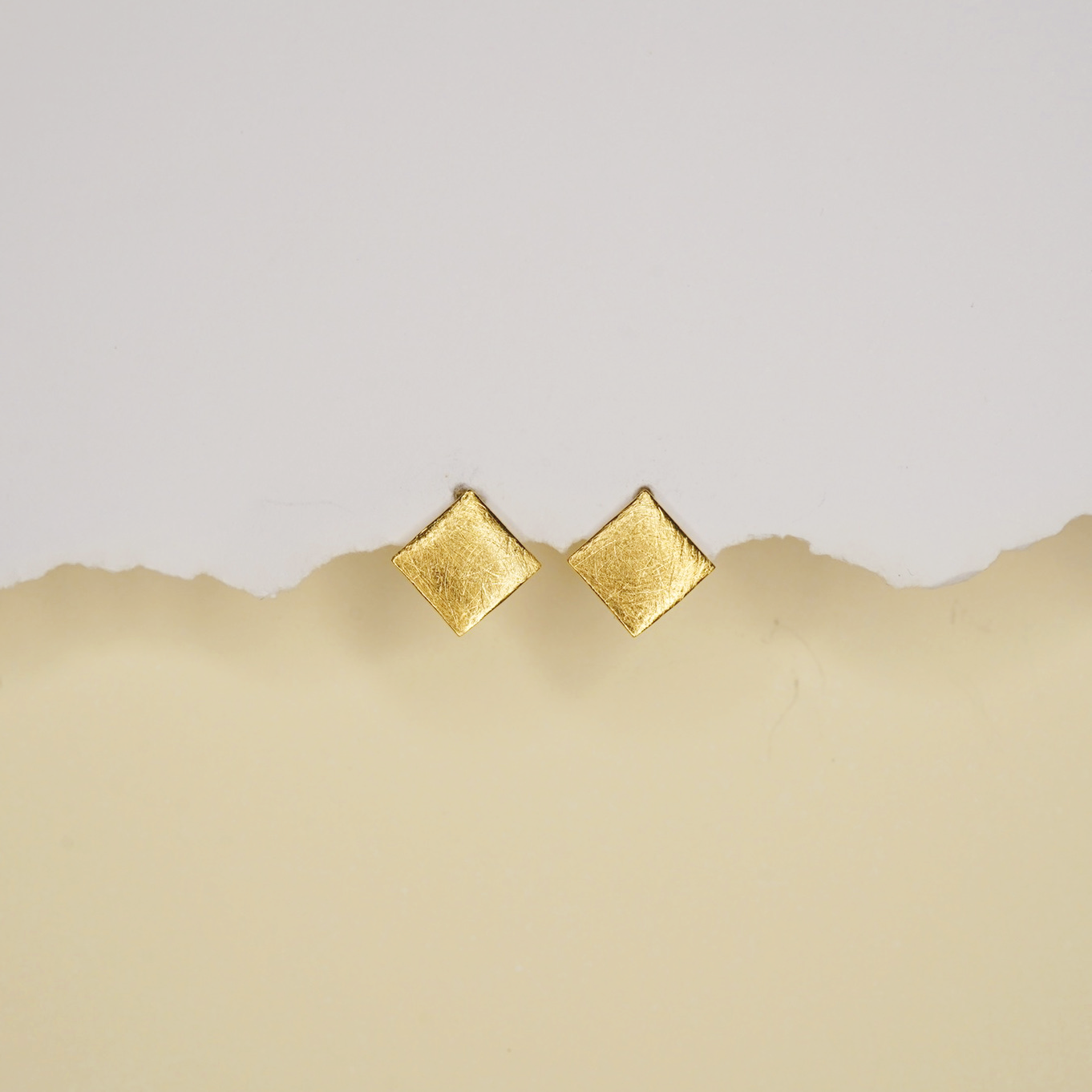 Scratch square studs