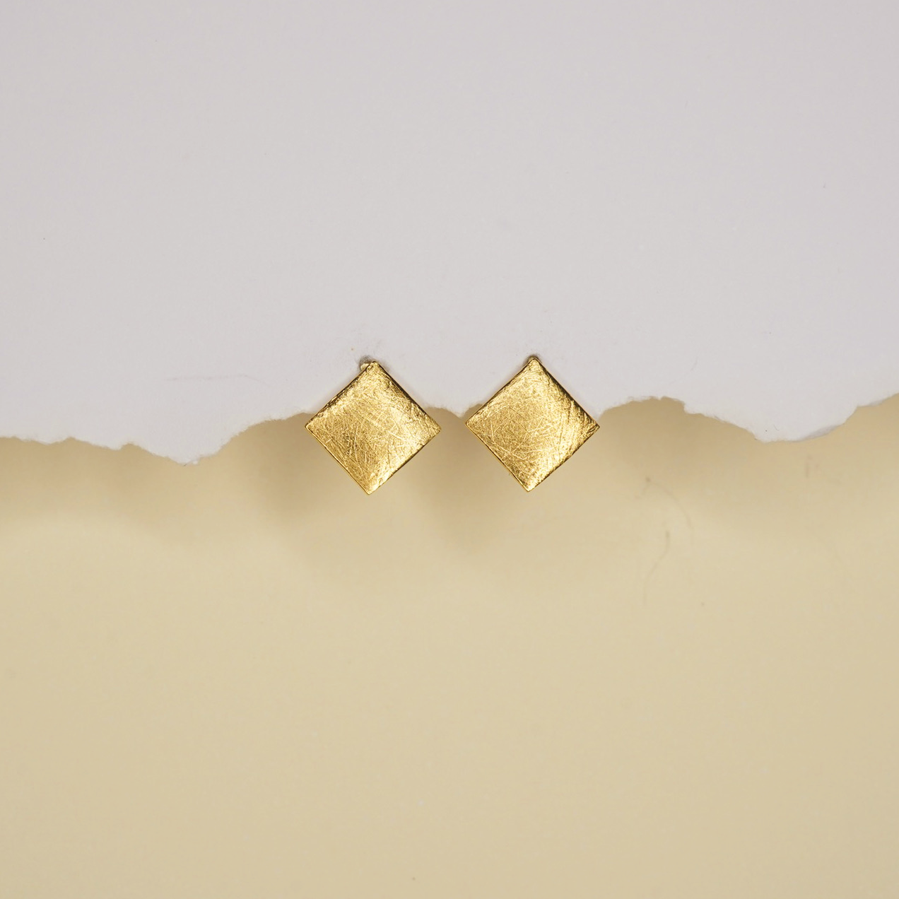Scratch square studs