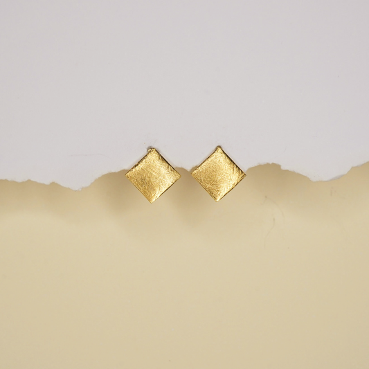 Scratch square studs